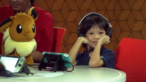 Cette petite fille de 7 ans remporte un tournoi international Pokemon et fait fonde le coeur des fans