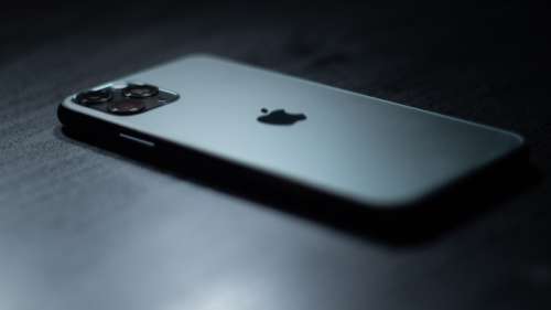 L’iPhone 11 Pro émet deux fois plus d’ondes électromagnétiques que le permet la loi