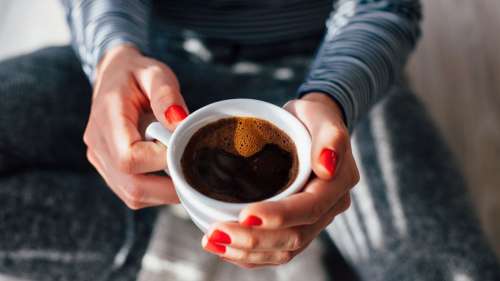 La consommation de café diminue significativement la masse graisseuse chez les femmes