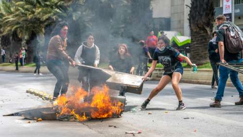 La population meurt de faim et se révolte dans la capitale du Chili