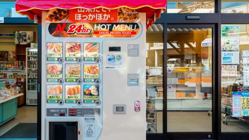 10 distributeurs automatiques surprenants que l’on trouve au Japon