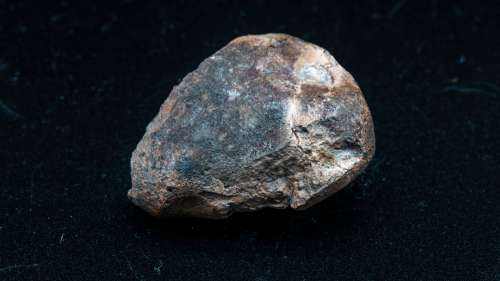 Cette météorite découverte dans le désert du Sahara est antérieure à la formation de notre planète