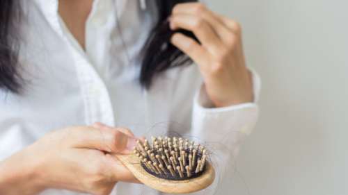 Voici pourquoi le stress peut faire tomber vos cheveux, selon une étude
