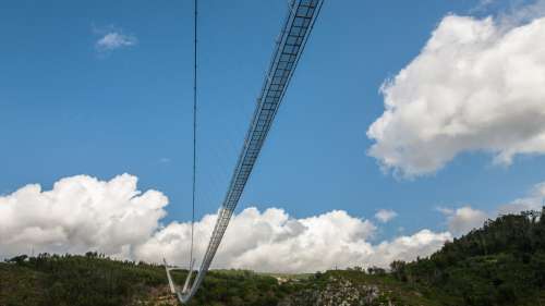 La passerelle suspendue la plus longue au monde inaugurée au Portugal
