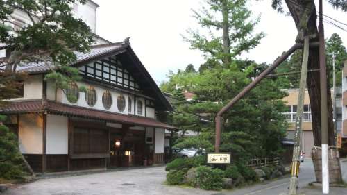 Le saviez-vous ? Le plus vieil hôtel au monde est japonais et a ouvert il y a plus de 1 300 ans