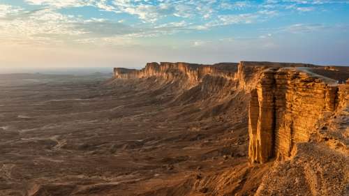 Ces sculptures géantes de chameaux dans le nord de l’Arabie remontent à l’âge de pierre