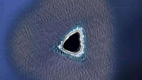 Ce mystérieux trou noir au milieu de l’océan repéré sur Google Maps intrigue les internautes