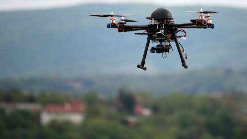 Un drone plonge et sauve un homme victime d’une crise cardiaque en Suède
