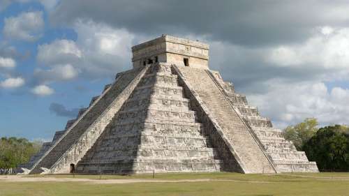 Que cachent les pyramides mayas ?