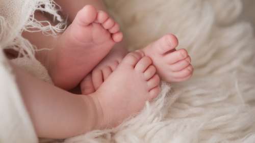 Un bébé nait avec quatre bras et quatre jambes en Inde