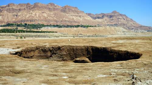 Un énorme trou très profond s’est formé au Chili