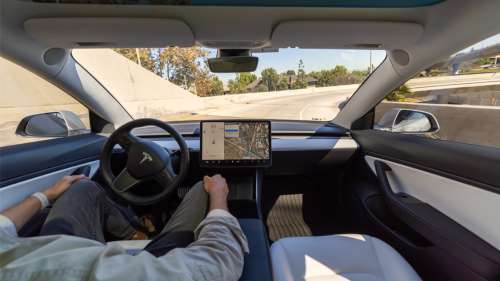 42 % des conducteurs pensent que l’Autopilot rend la voiture entièrement autonome