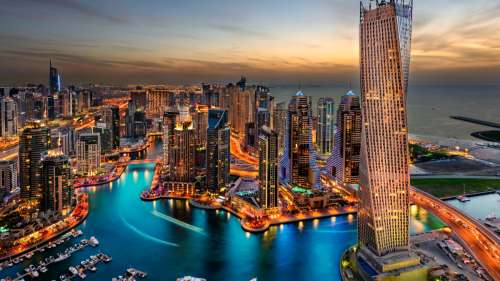 Dubaï veut construire un méga-hôtel en forme de lune de 224 mètres de haut