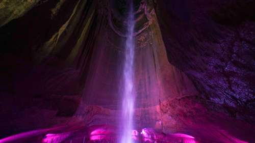 Ruby Falls : Plongez au cœur de ces cascades souterraines magiques