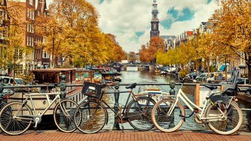 Un parking sous-marin pour vélos, la solution contre les voitures à Amsterdam