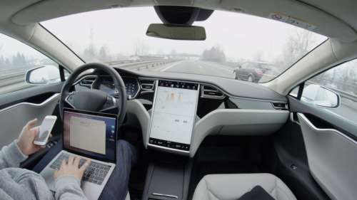 Tesla rappelle ses véhicules à cause de la fonction conduite automatique