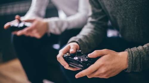 Contrairement aux idées reçues, les seniors jouent plus aux jeux vidéo en France