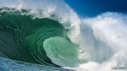 Quelle est la plus grande vague jamais enregistrée sur Terre ?