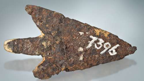 Une pointe de flèche préhistorique créée à partir d’un matériau extraterrestre découverte en Suisse