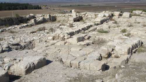 Une arène de combat rouge sang découverte dans une base militaire romaine en Israël