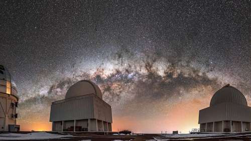 Comment les astronomes étudient-ils les objets célestes qui sont trop éloignés pour être atteints ?