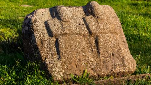 Une pierre funéraire espagnole vieille de 3 000 ans bouleverse les stéréotypes liés au genre