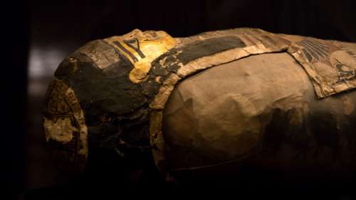 Deux momies à la langue d’or découvertes en Égypte