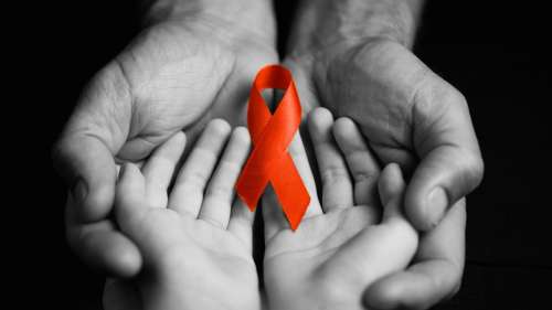 Quatre enfants atteints du VIH en rémission un an après l’arrêt de leur traitement