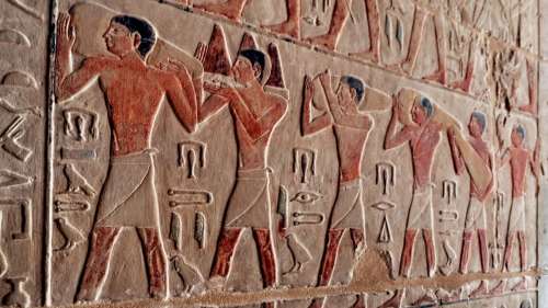 Découverte d’une tombe égyptienne vieille de 4 300 ans, ornée de superbes peintures murales
