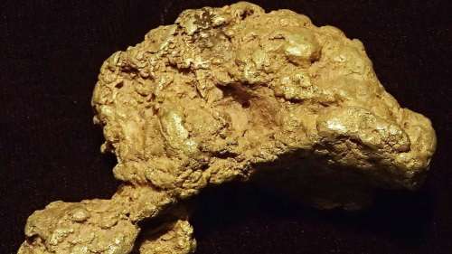 Un homme découvre la plus grosse pépite d’or d’Angleterre grâce à un détecteur de métaux défectueux