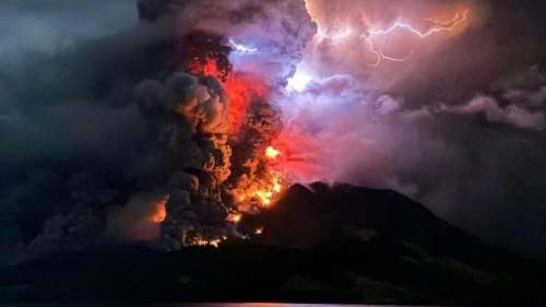 Indonésie : le mont Ruang touché par cinq éruptions volcaniques en seulement une journée