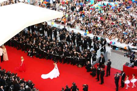 Le Festival de Cannes rend hommage à Catherine Deneuve en 2023 Affiche – Date limite
