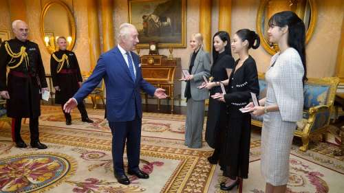 King remet des MBE honoraires aux stars de la K-pop Blackpink au palais de Buckingham |  Nouvelles du Royaume-Uni