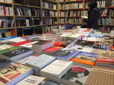 Manuels scolaires gratuits : Laurent Wauquiez met les libraires en danger