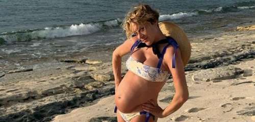 Chloë Sevigny enceinte : l'actrice affiche son ventre arrondi à la plage
