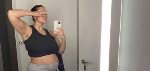 Ashley Graham poste un puissant message sur son corps post grossesse : 