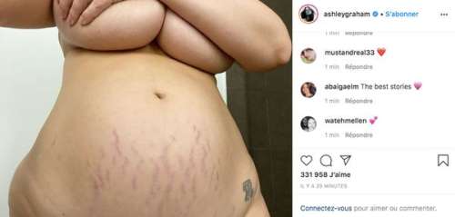 Ashley Graham poste une photo de ses vergetures et revendique ses imperfections post grossesse
