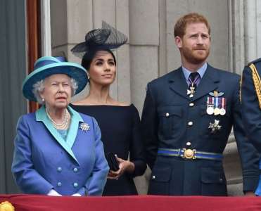 Départ de Meghan et Harry : la reine envoie un message fort d'apaisement en plein discours