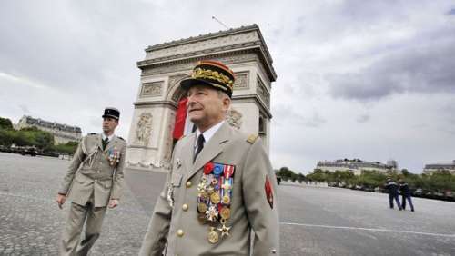 Qui est le général de Villiers, cet homme pour qui 20% des Français se disent prêts à voter en 2022 ?