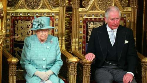 Elizabeth II : pour Pâques, la Reine s'offre une sortie au grand air avec le prince Charles
