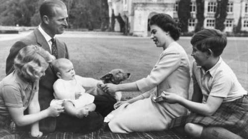 Prince Charles : ce superbe hommage au prince Philip pour la première fête des pères depuis sa mort