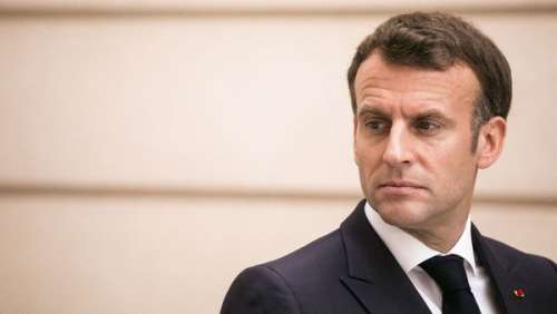 Emmanuel Macron irresponsable avec ses portables ? Un collaborateur dédouane le président