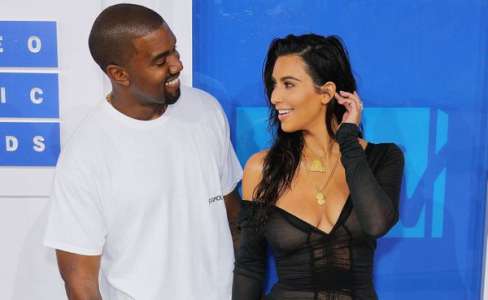 Kim Kardashian divorcée : Kanye West assure qu'elle est “toujours amoureuse de lui”