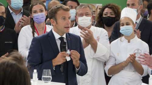 “Qu'il vienne me le dire” : Emmanuel Macron imperturbable après un jet d'œuf à Lyon 