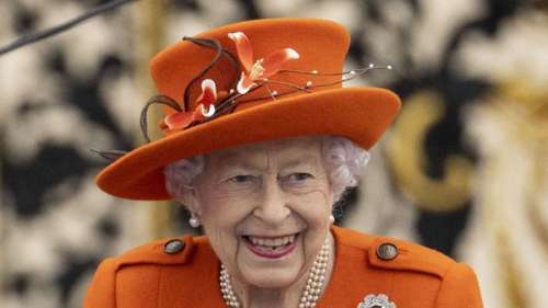 Elizabeth II aidée d'une canne : rare image de la reine lors de sa dernière sortie