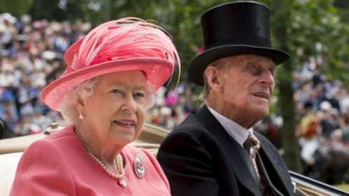Elizabeth II : pourquoi le prince Philip la surnommait “ma petite saucisse” ?