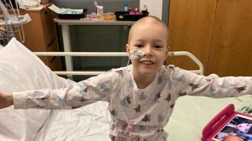 Elle a vaincu sa leucémie après un an de lutte acharnée : une fillette de 9 ans vit son plus beau Noël