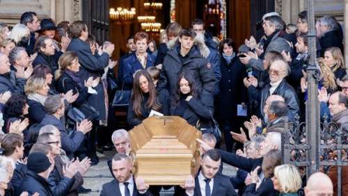 Obsèques de Jean-Pierre Pernaut : cette discrète apparition de son ex-femme et de sa fille Julia, en retrait