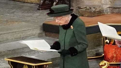 Elizabeth II très affaiblie : ce geste fort et révélateur en plein hommage au prince Philip