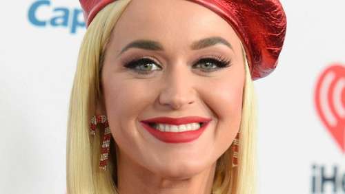 Katy Perry : dans un maillot de bain vert olive, la chanteuse profite de ses vacances avec Orlando Bloom en Italie